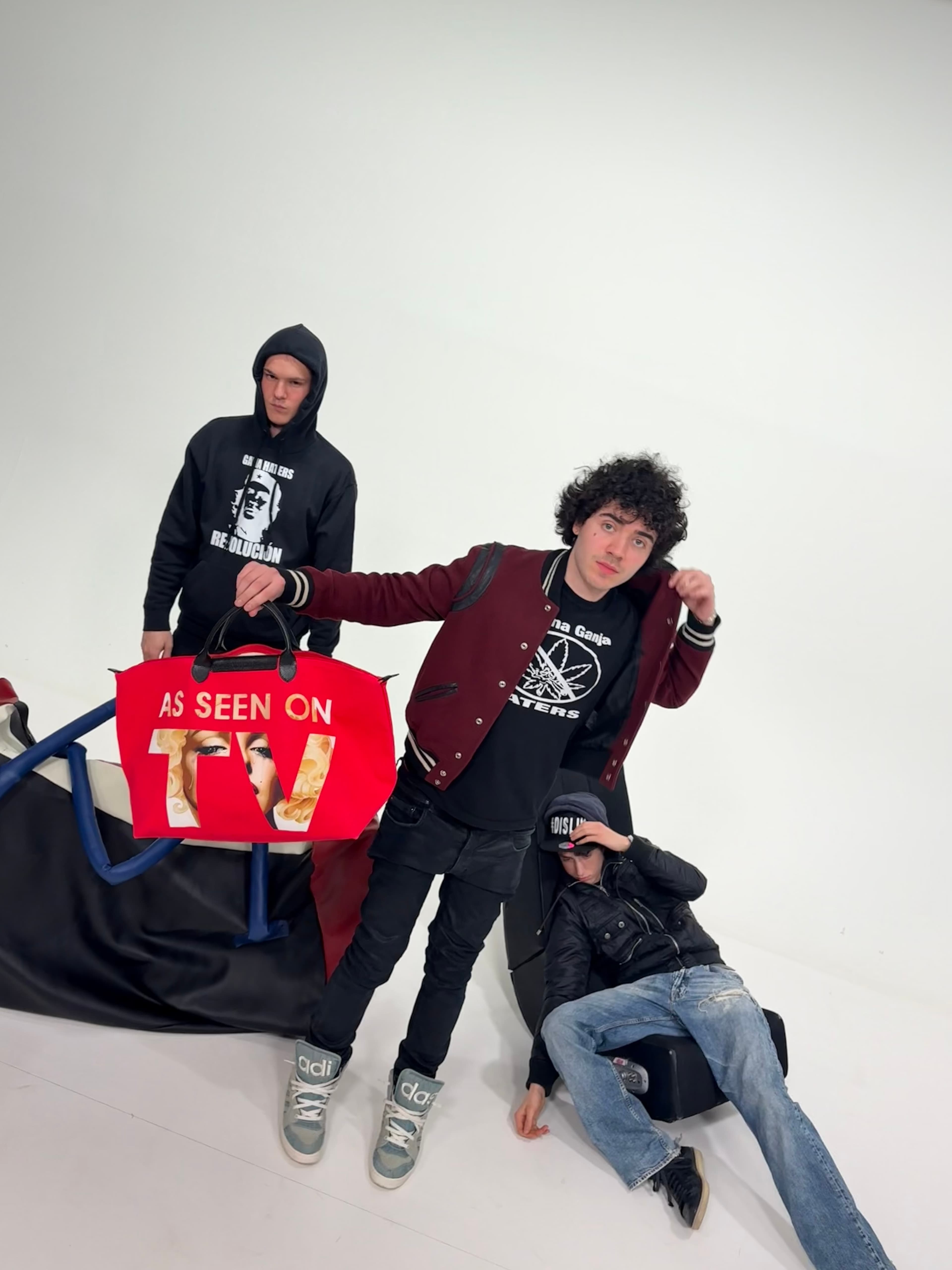 EN6O presents: The official handychillen world tour!!! 