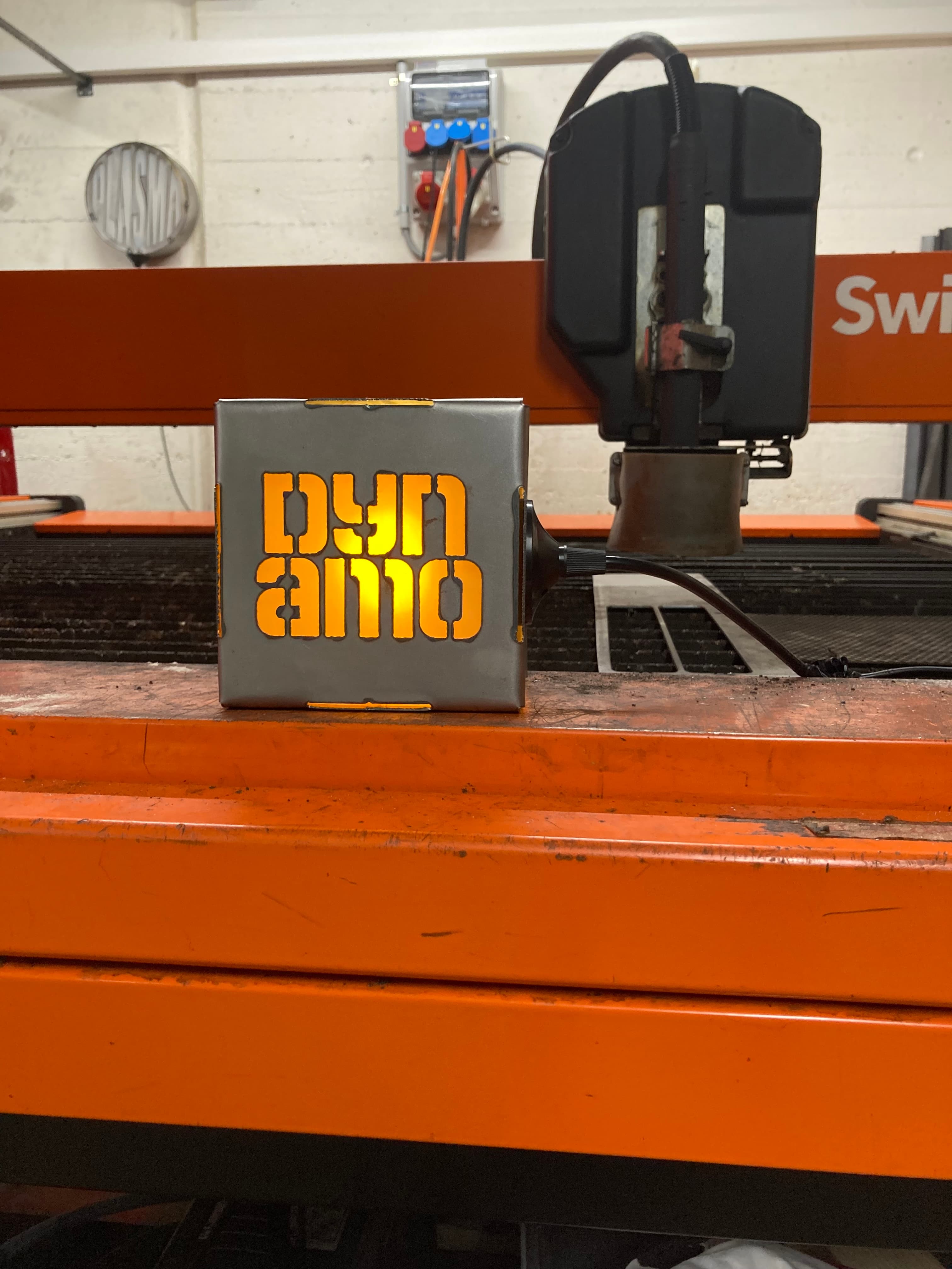 Leuchtschilder gestalten mit dem CNC Plasma Cutter (DE)