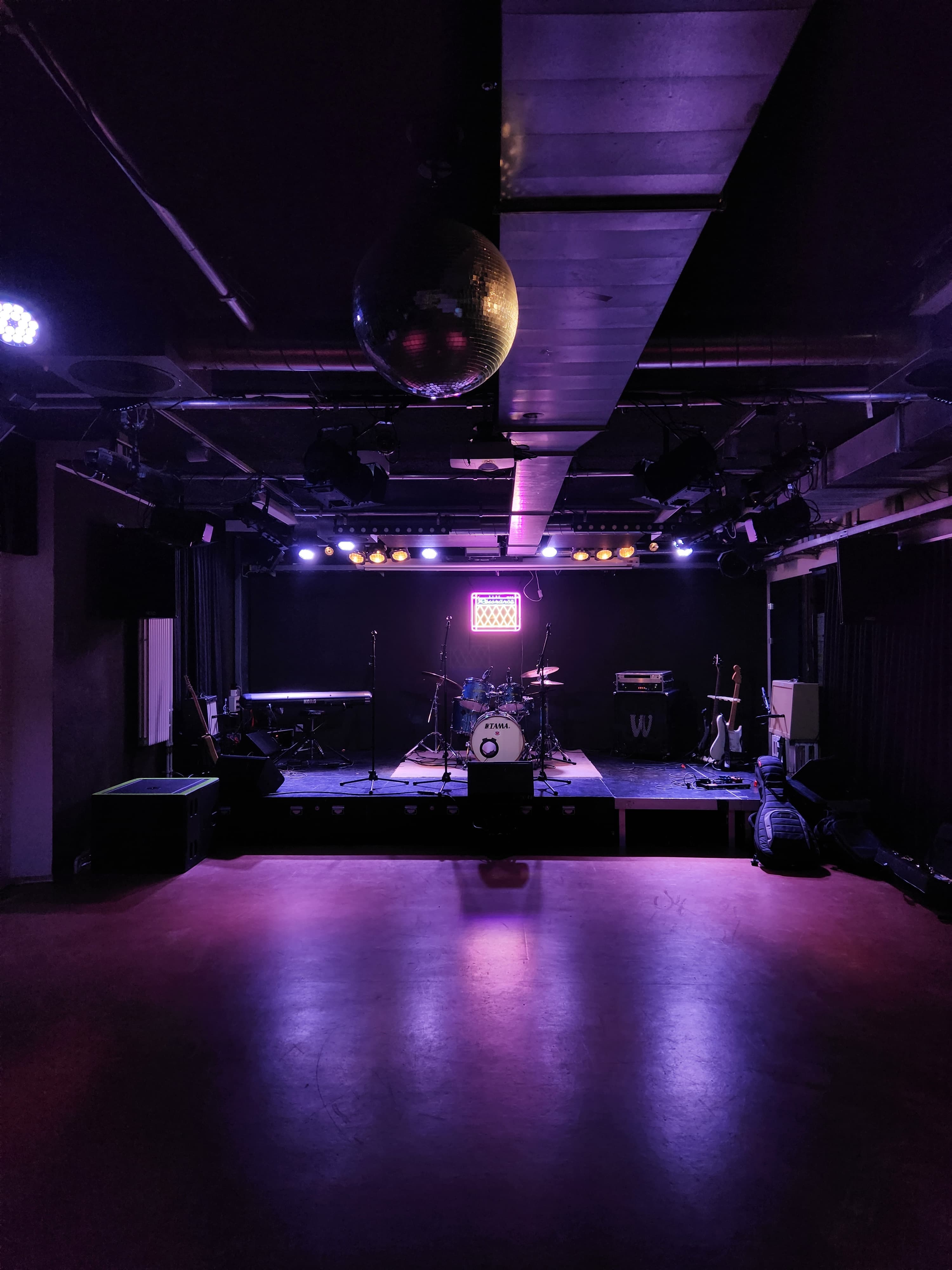 Symbolic picture of a Resonance Stage